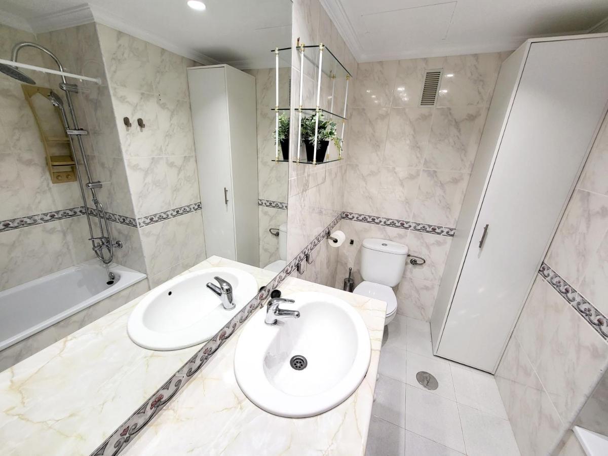 Apartamento Torre De La Roca Actual Torremolinos Luaran gambar